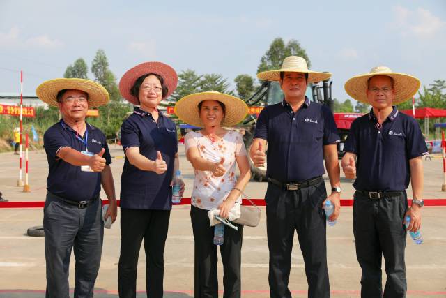 好色视频
、省农业技术推广中心农机部、肇庆市农业农村局相关负责人到比赛现场指导。 南方农村报 谢进扬 拍摄